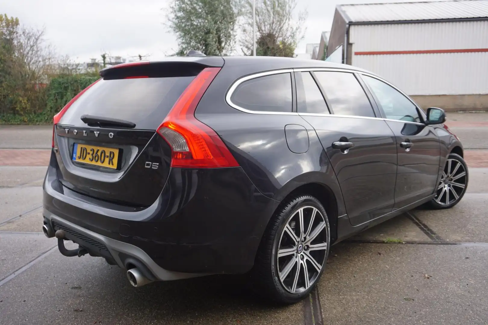 Volvo V60 2.4 D5 Summum Noir - 2