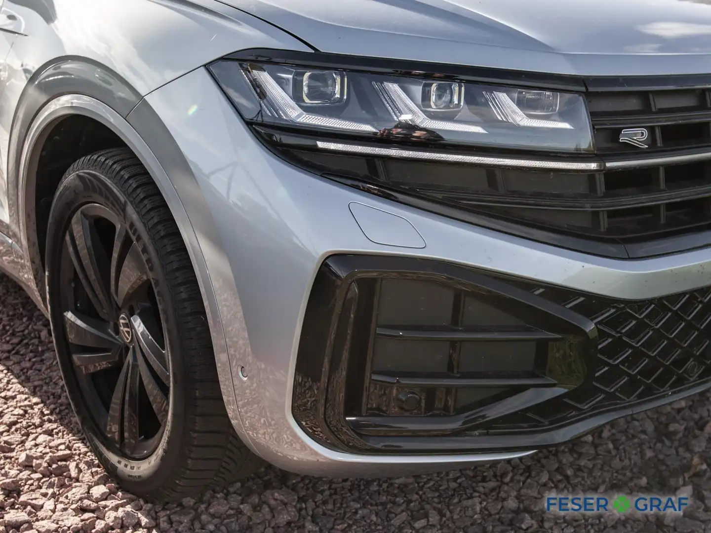 Volkswagen Touareg 3.0 TDI R-Line 4Mot AHK/Pano/AreView/HUD Silber - 2
