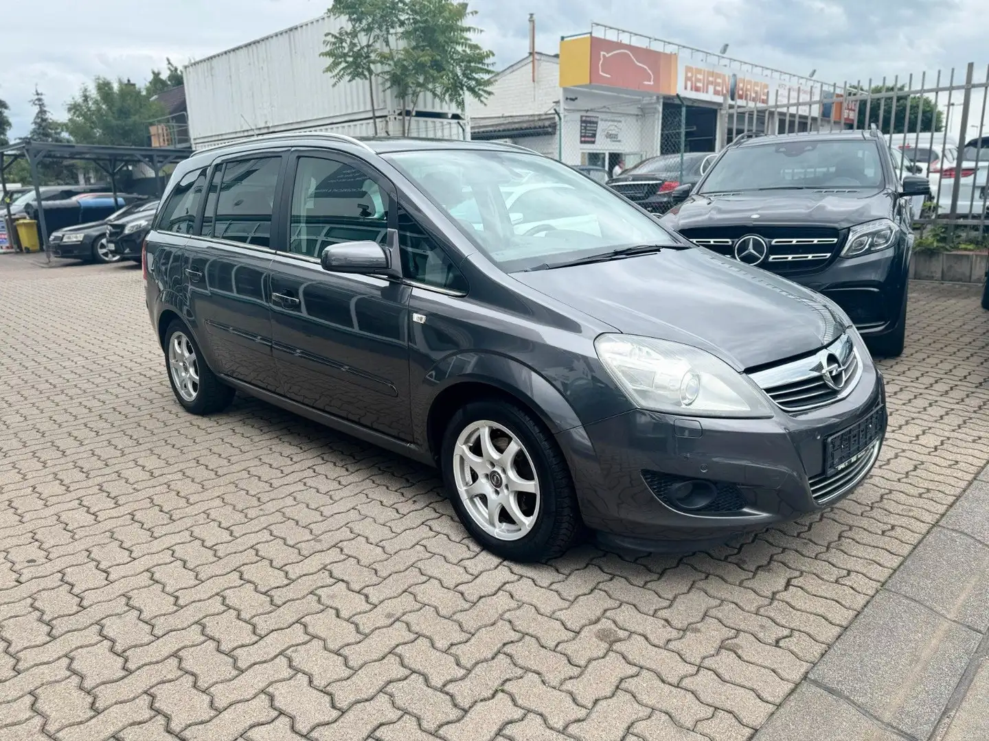 Opel Zafira B *7-SITZE*BI-XENON*AHK*KLIMA*1.HAND* Grau - 1