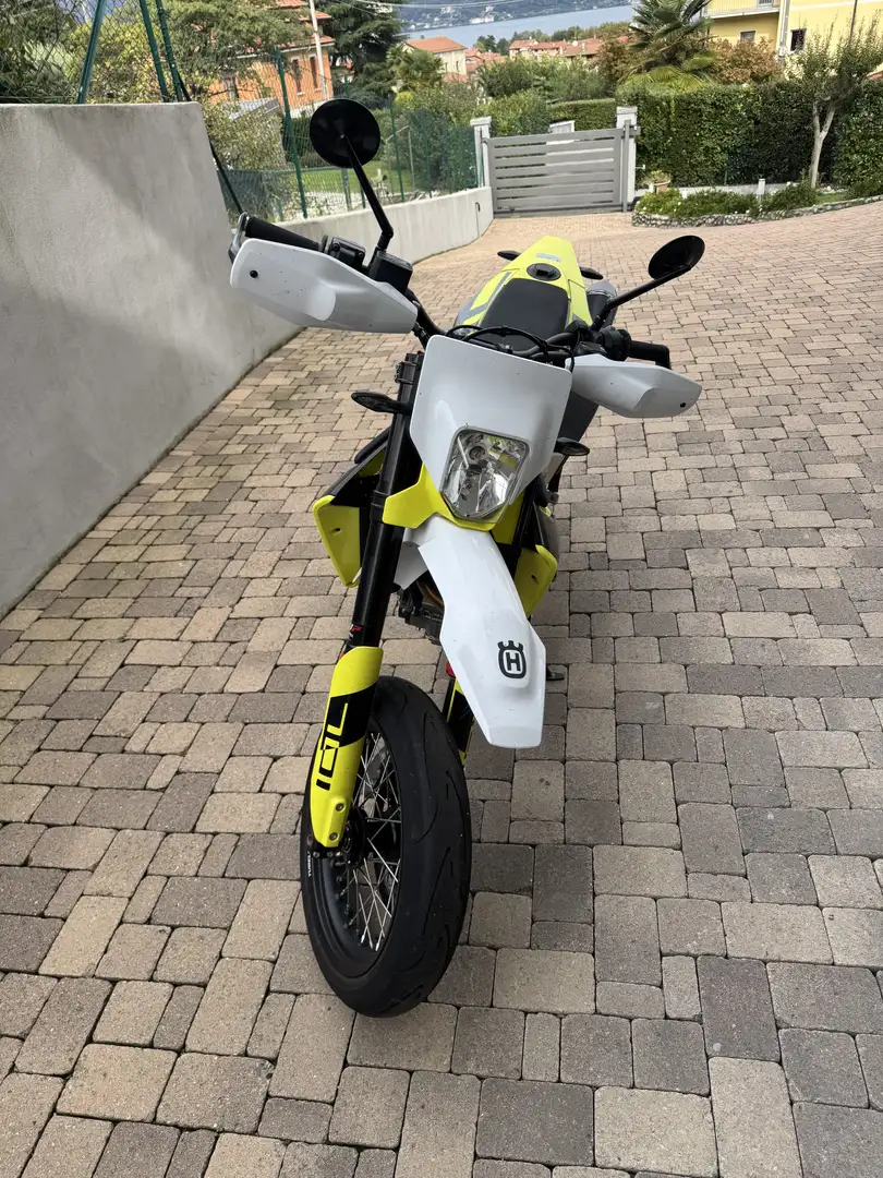 Husqvarna 701 Supermoto - 1