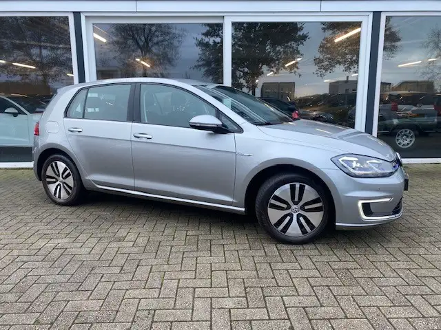 Volkswagen e-Golf 50% deal 5,975,- ACTIE Navi / Clima / ACC / Telefo