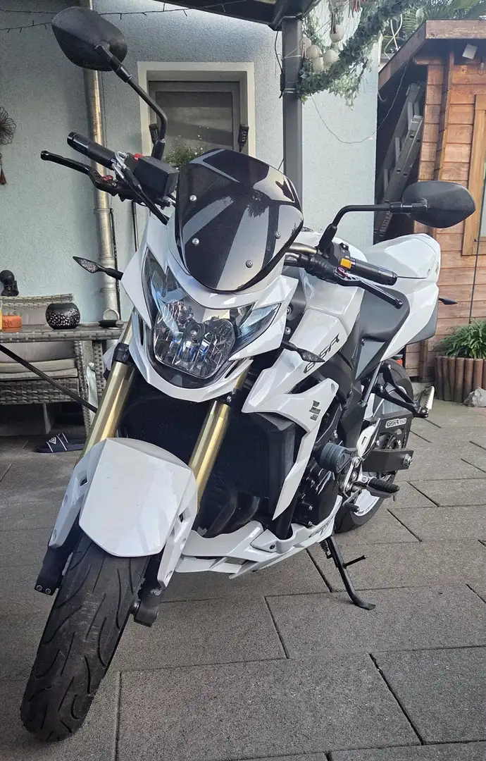 Suzuki GSR 750 Bílá - 1
