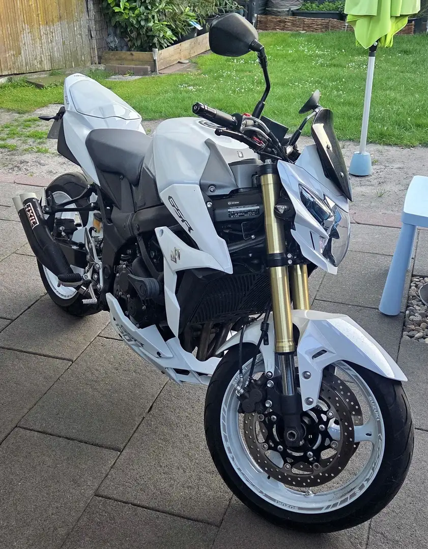 Suzuki GSR 750 Bílá - 2