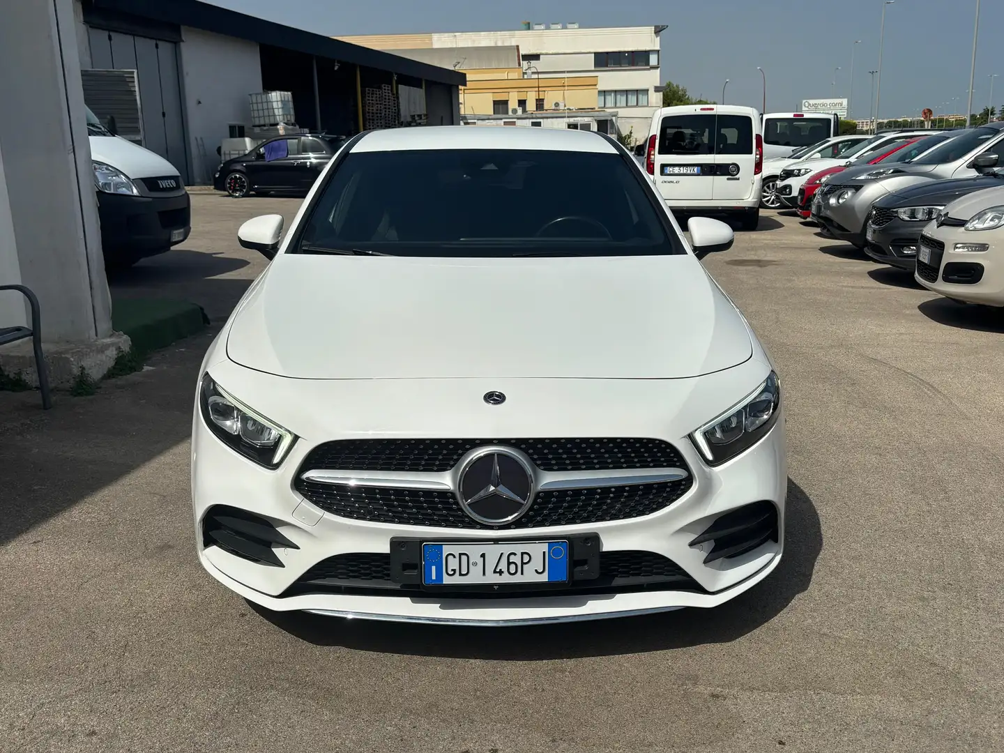 Mercedes-Benz 180 a180 Automatic Premium AMG Line Bianco - 2