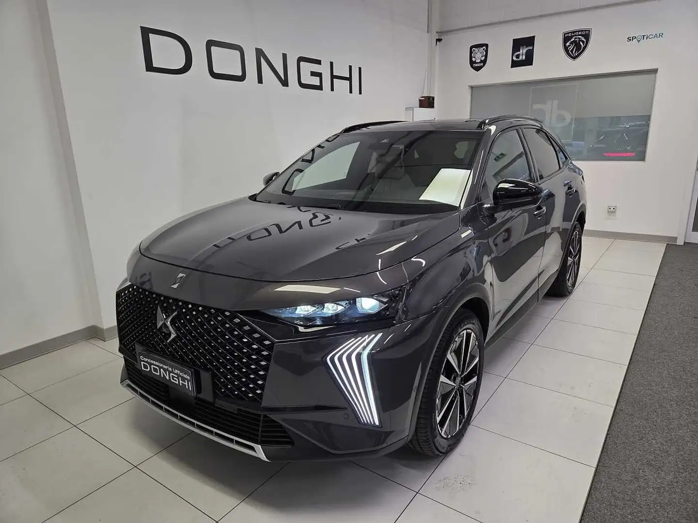 DS Automobiles DS 7 Opera 1.5 130cv BlueHDi EAT8 AZIENDALE! Grau - 1