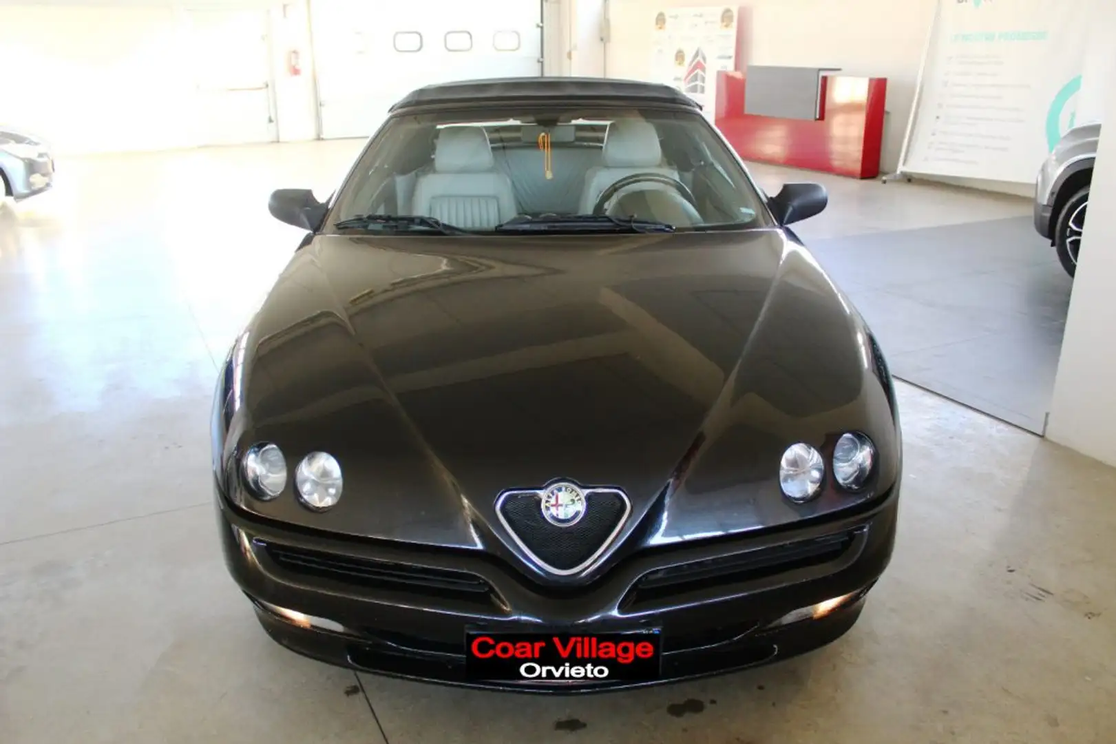 Alfa Romeo Spider 2.0i 16V Twin Spark Limited Edition Чорний - 2