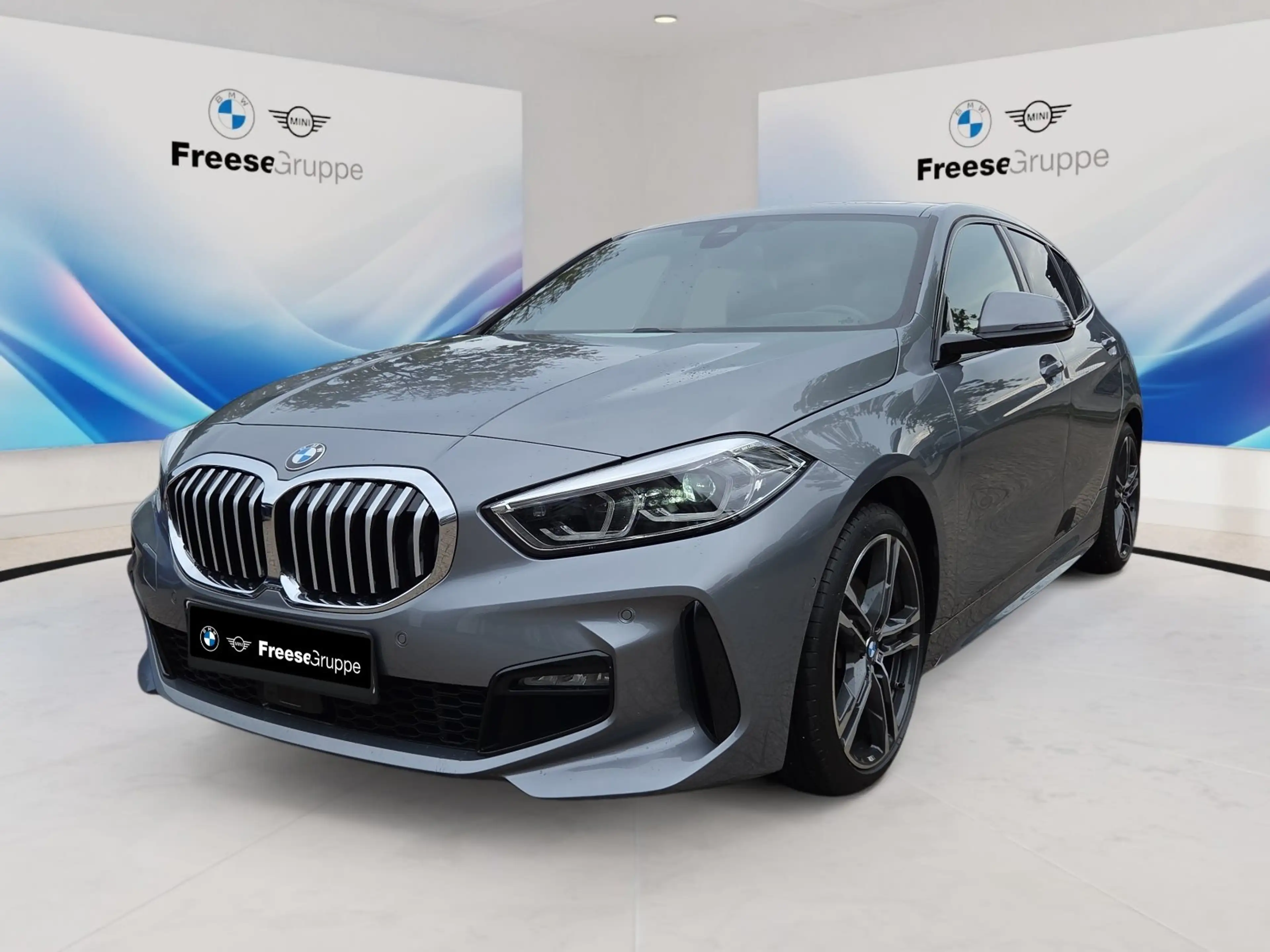 BMW 118 d 5-Türer HEAD-UP PANO RFK SPORTSITZE LED DAB