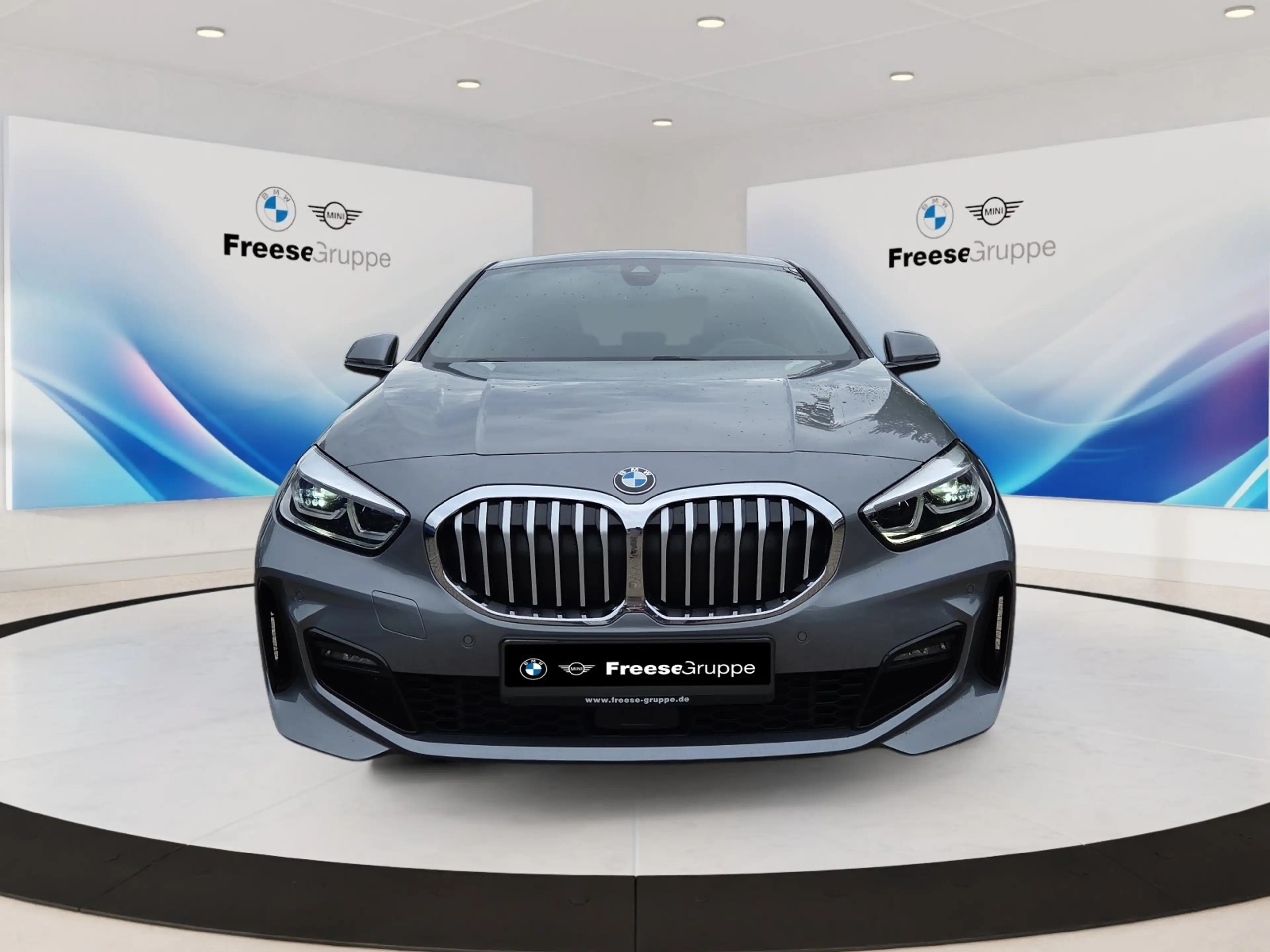 BMW 118 d 5-Türer HEAD-UP PANO RFK SPORTSITZE LED DAB — photo 2