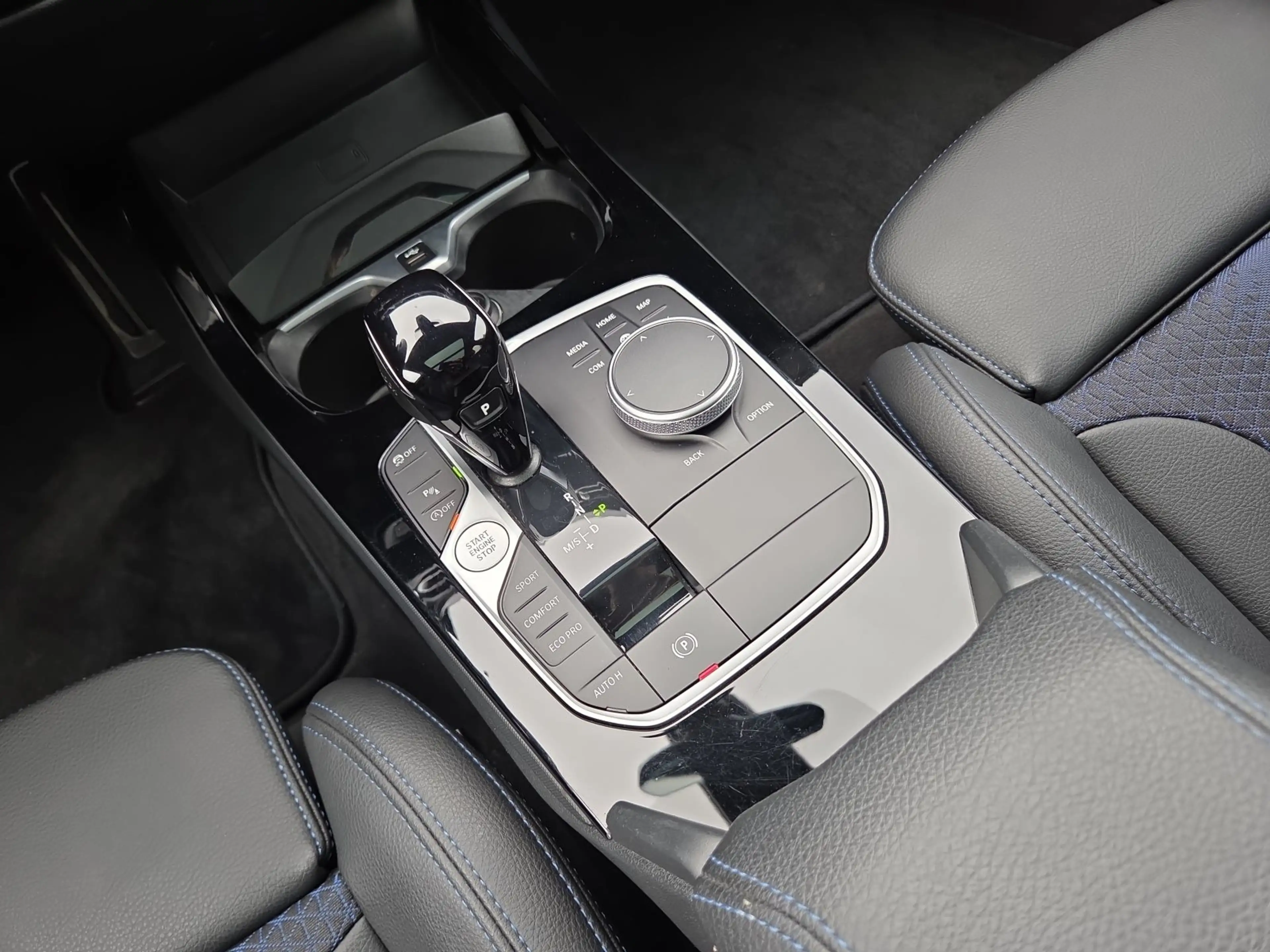 BMW 118 d 5-Türer HEAD-UP PANO RFK SPORTSITZE LED DAB — photo 13