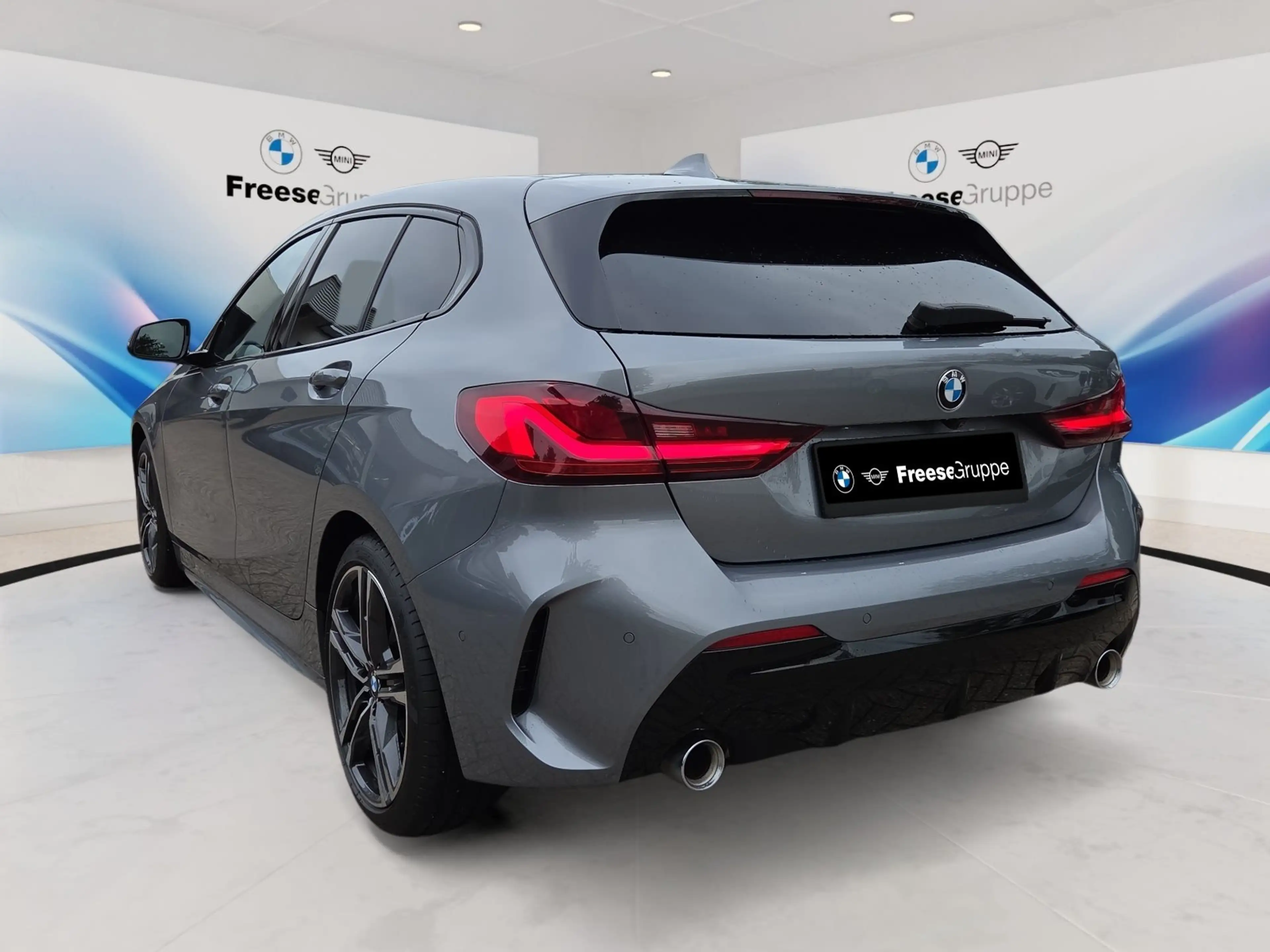 BMW 118 d 5-Türer HEAD-UP PANO RFK SPORTSITZE LED DAB — photo 4