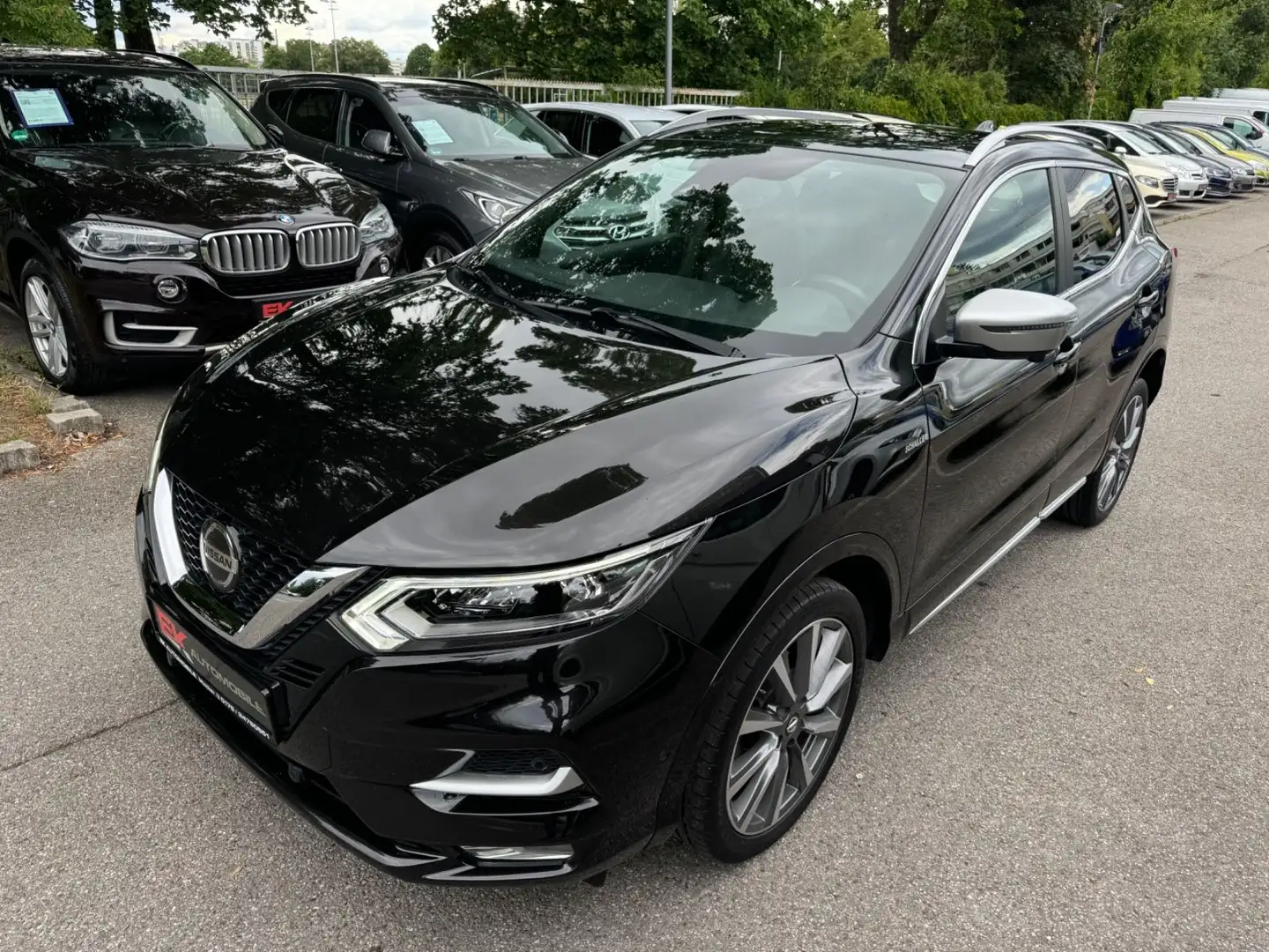 Nissan Qashqai Tekna+ 4x4 Allrad  Aut Navi Kamera Pano Schwarz - 1
