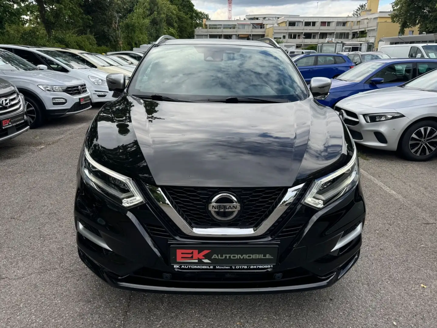 Nissan Qashqai Tekna+ 4x4 Allrad  Aut Navi Kamera Pano Schwarz - 2