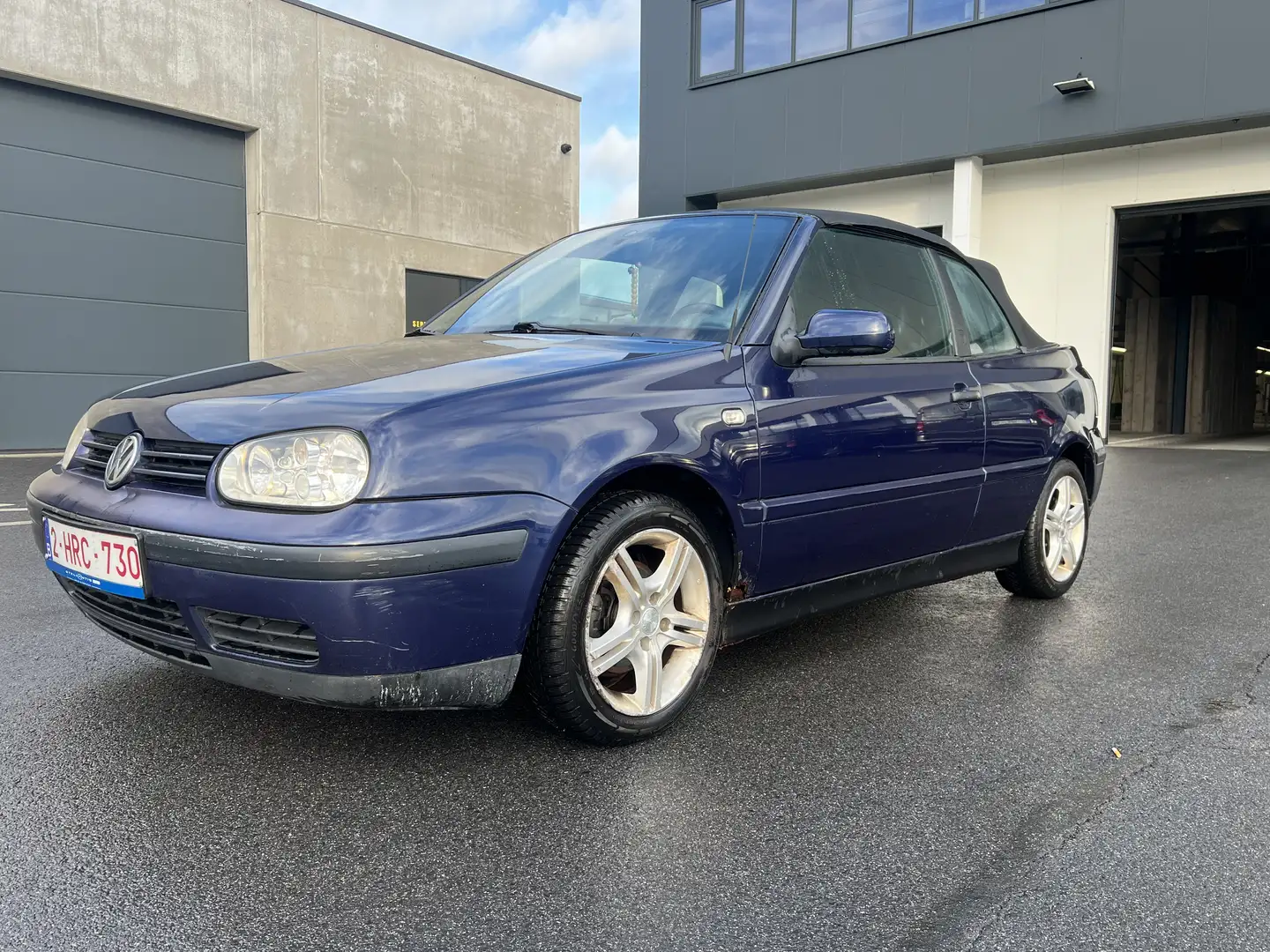 Volkswagen Golf Cabriolet 1.6 100ch cabrio benzine cuir airco - 1