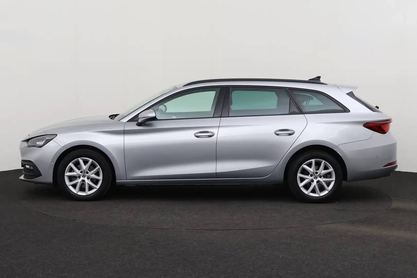 SEAT Leon * ST MOVE 1.0TSI + GPS + CARPLAY + PDC + CRUISE + - 2