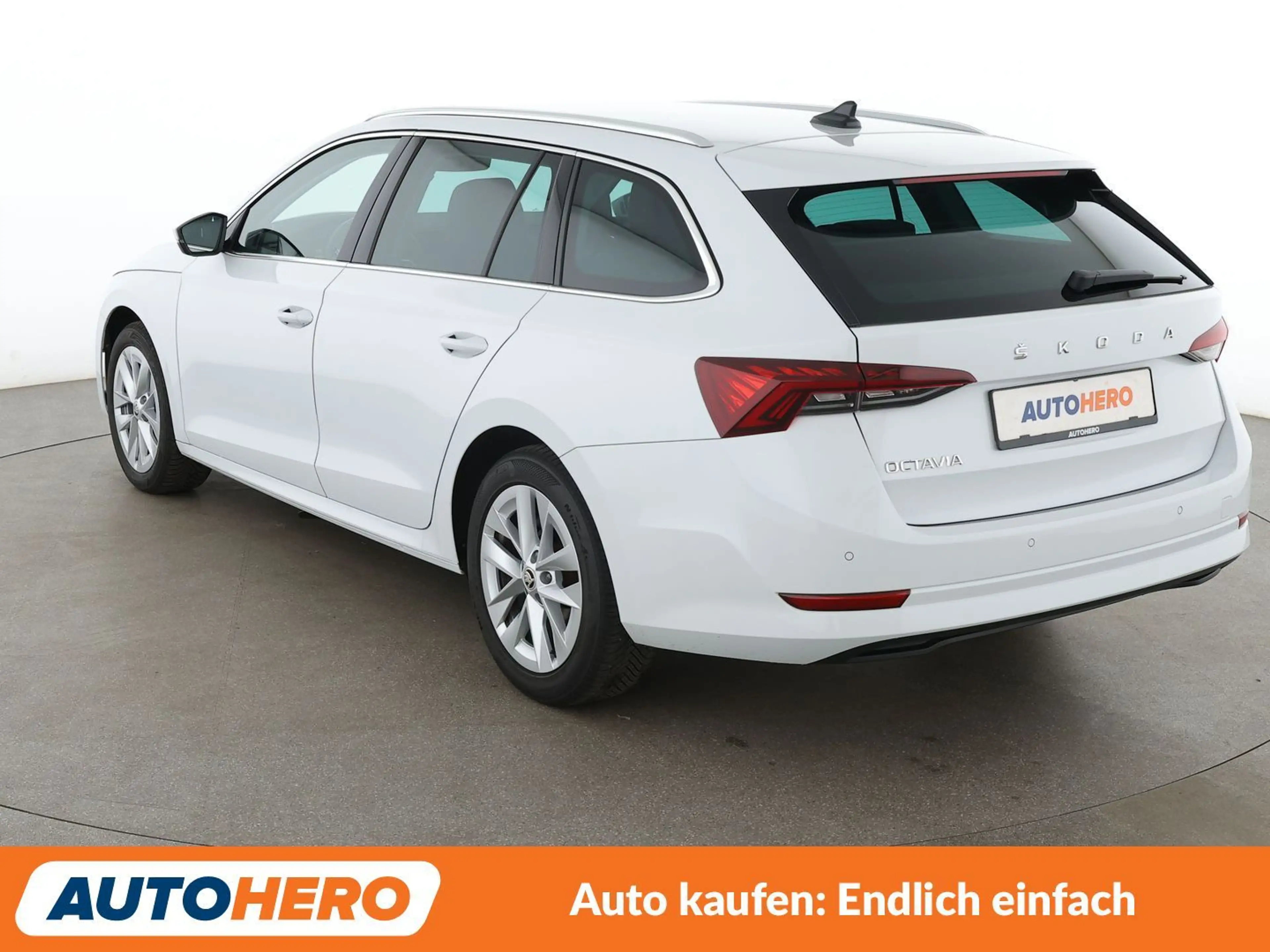 Skoda Octavia 2.0 TDI Style Aut.*NAVI*LED*PDC*SHZ*LHZ*ACC* — photo 4