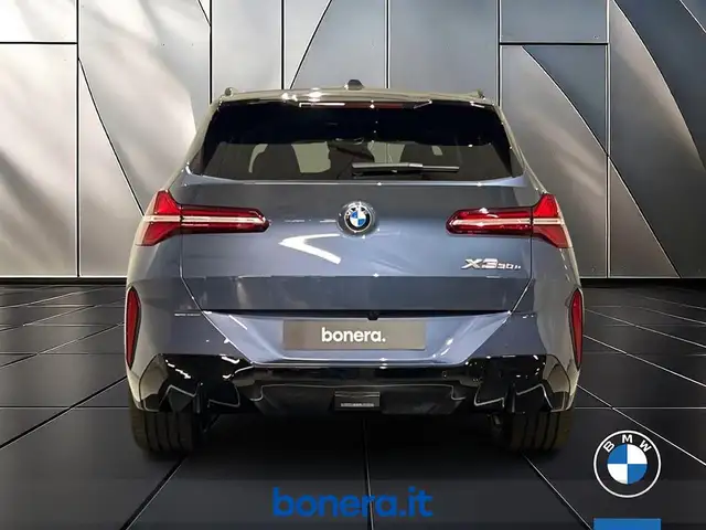 BMW X3 view 6