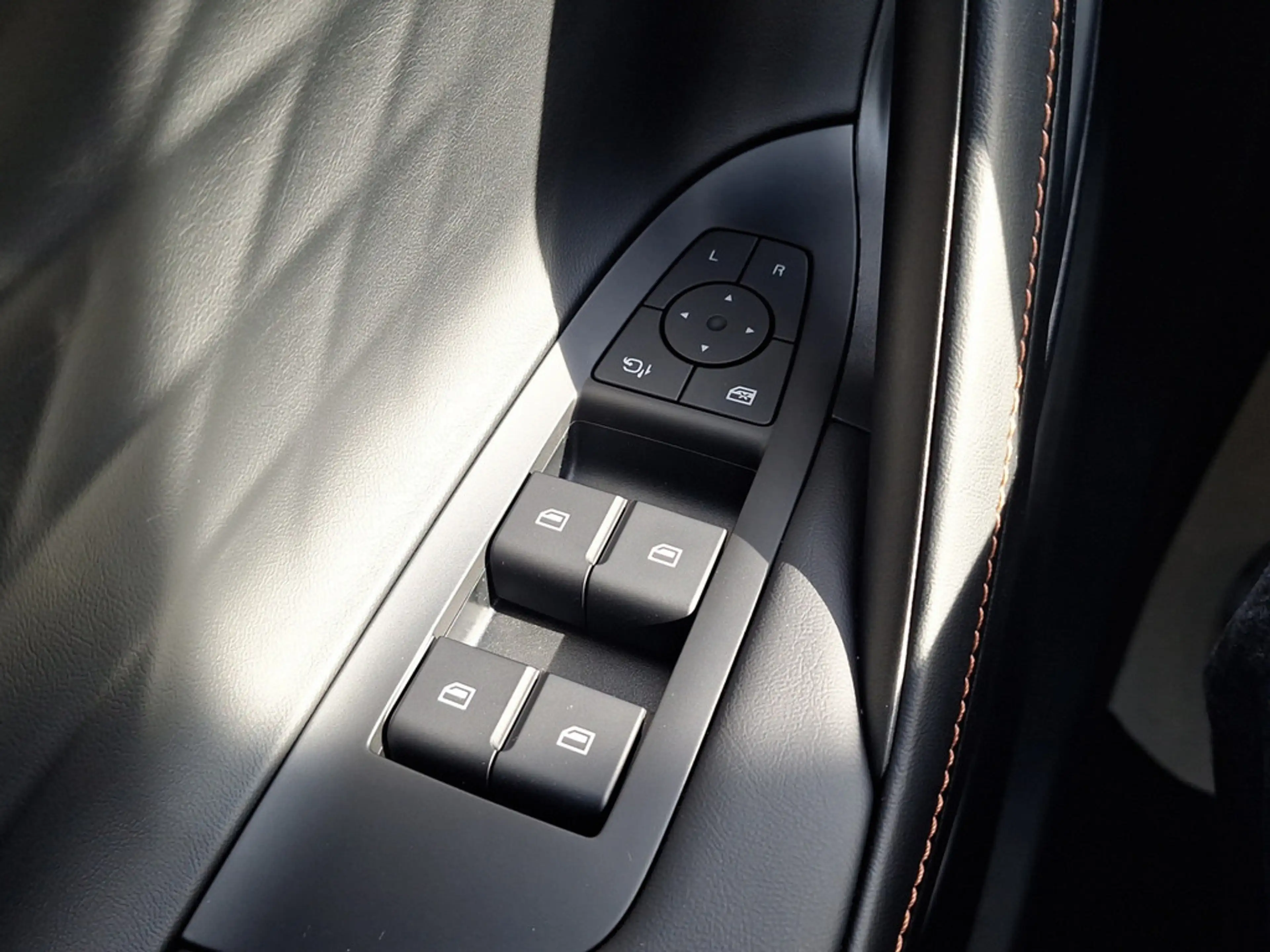 MG HS PHEV LUX PDC SHZ KAMERA NAVI ACC LED PANO — photo 14