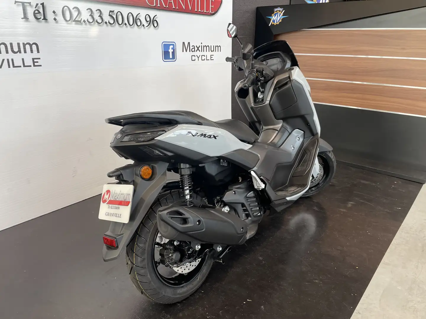 Yamaha NMAX Gris - 2