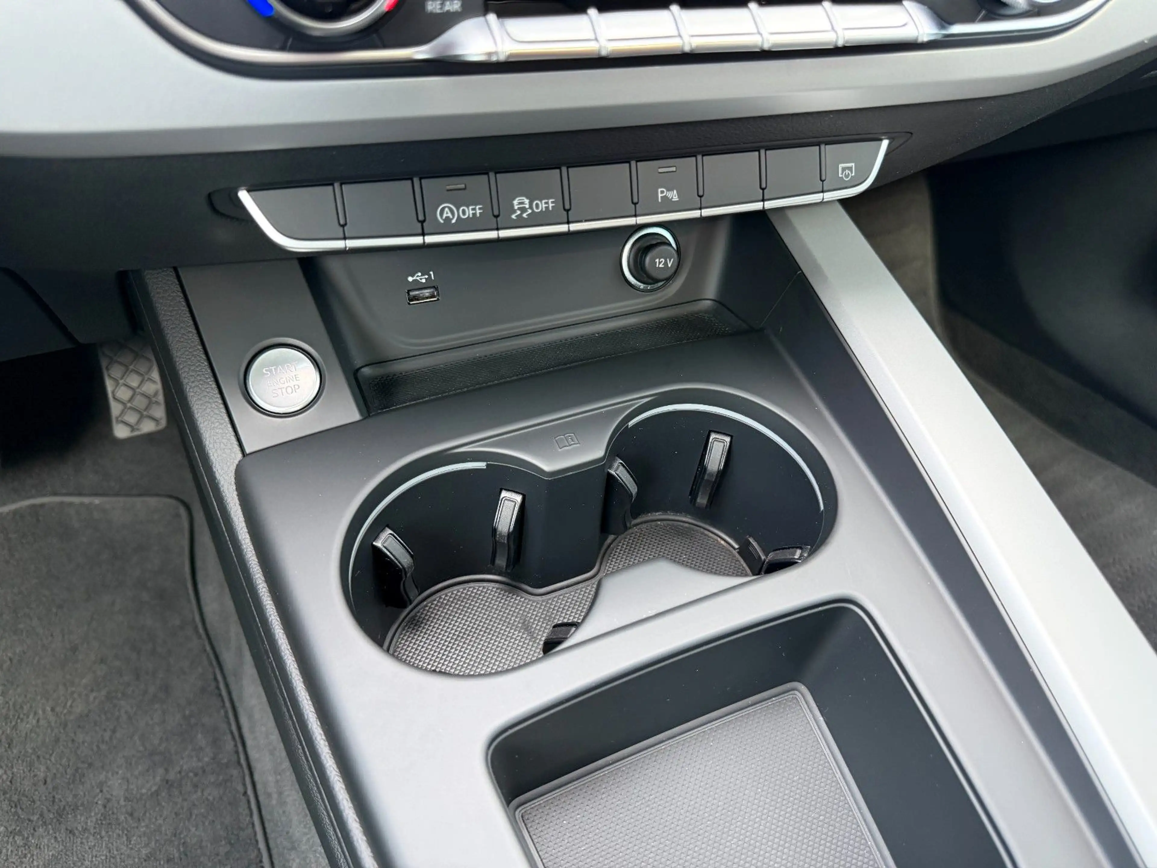 Audi A4 Lim. 30 TDI S tronic advanced|Schiebedach|DAB — photo 20