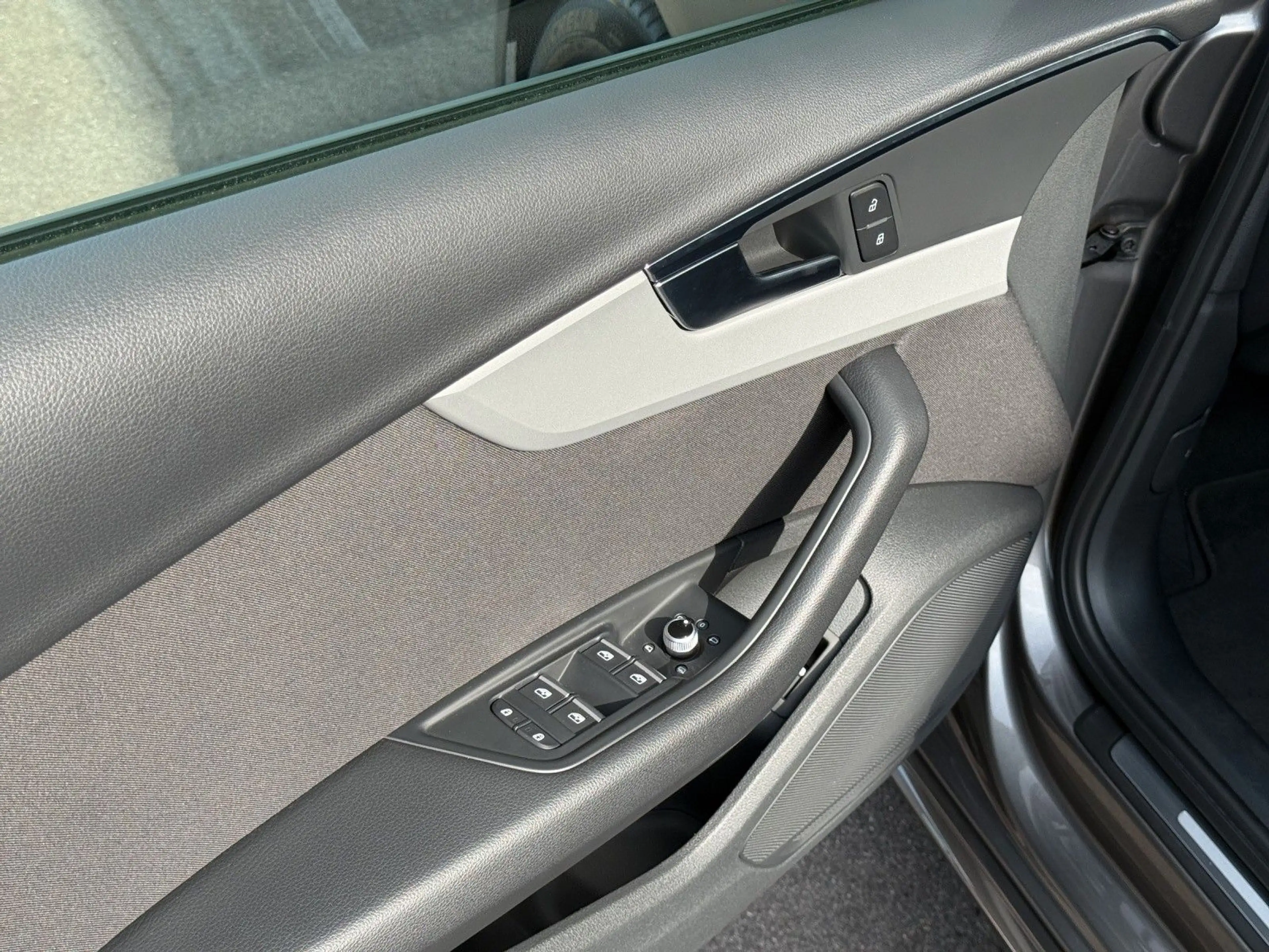 Audi A4 Lim. 30 TDI S tronic advanced|Schiebedach|DAB — photo 12