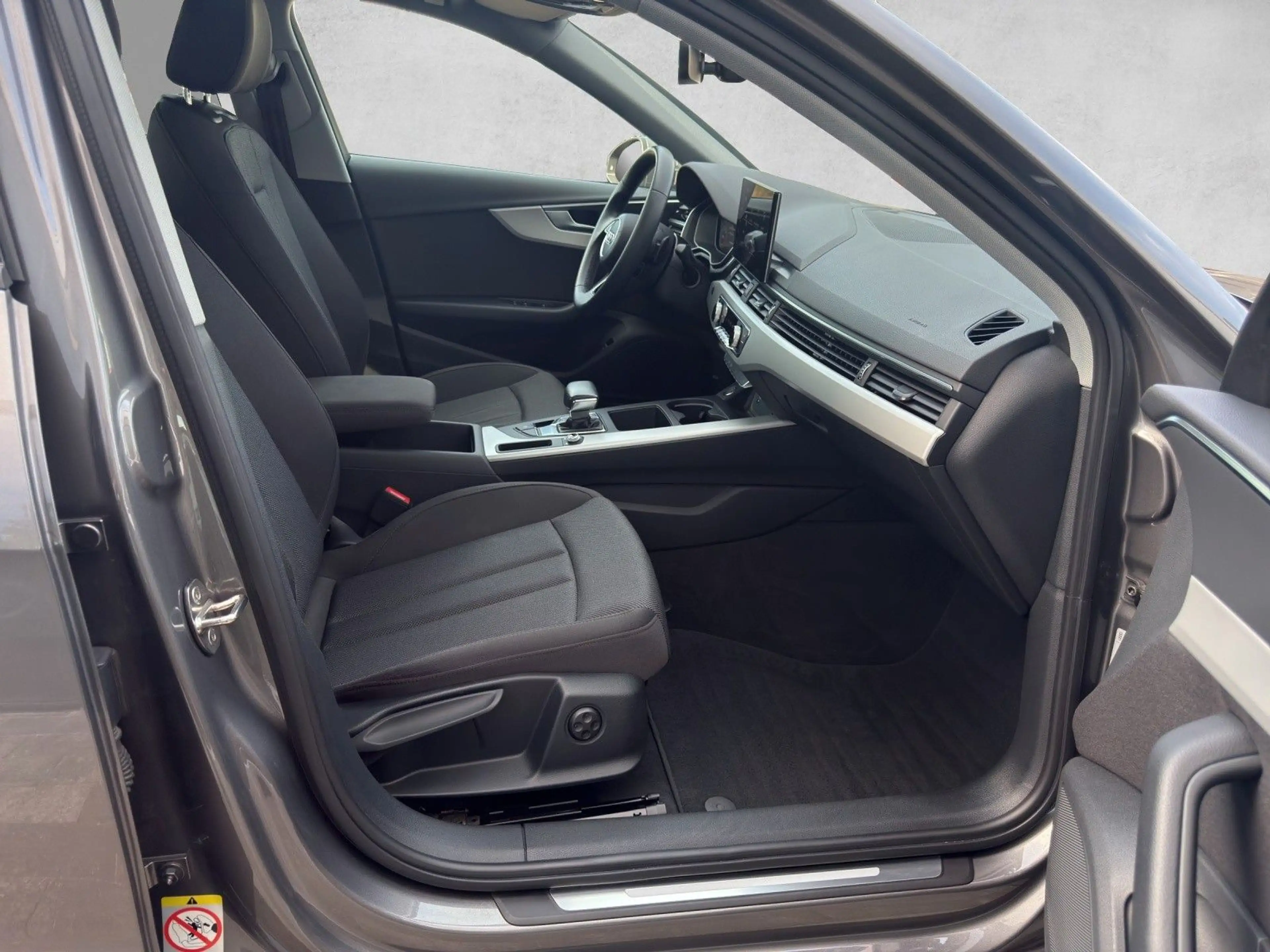 Audi A4 Lim. 30 TDI S tronic advanced|Schiebedach|DAB — photo 34