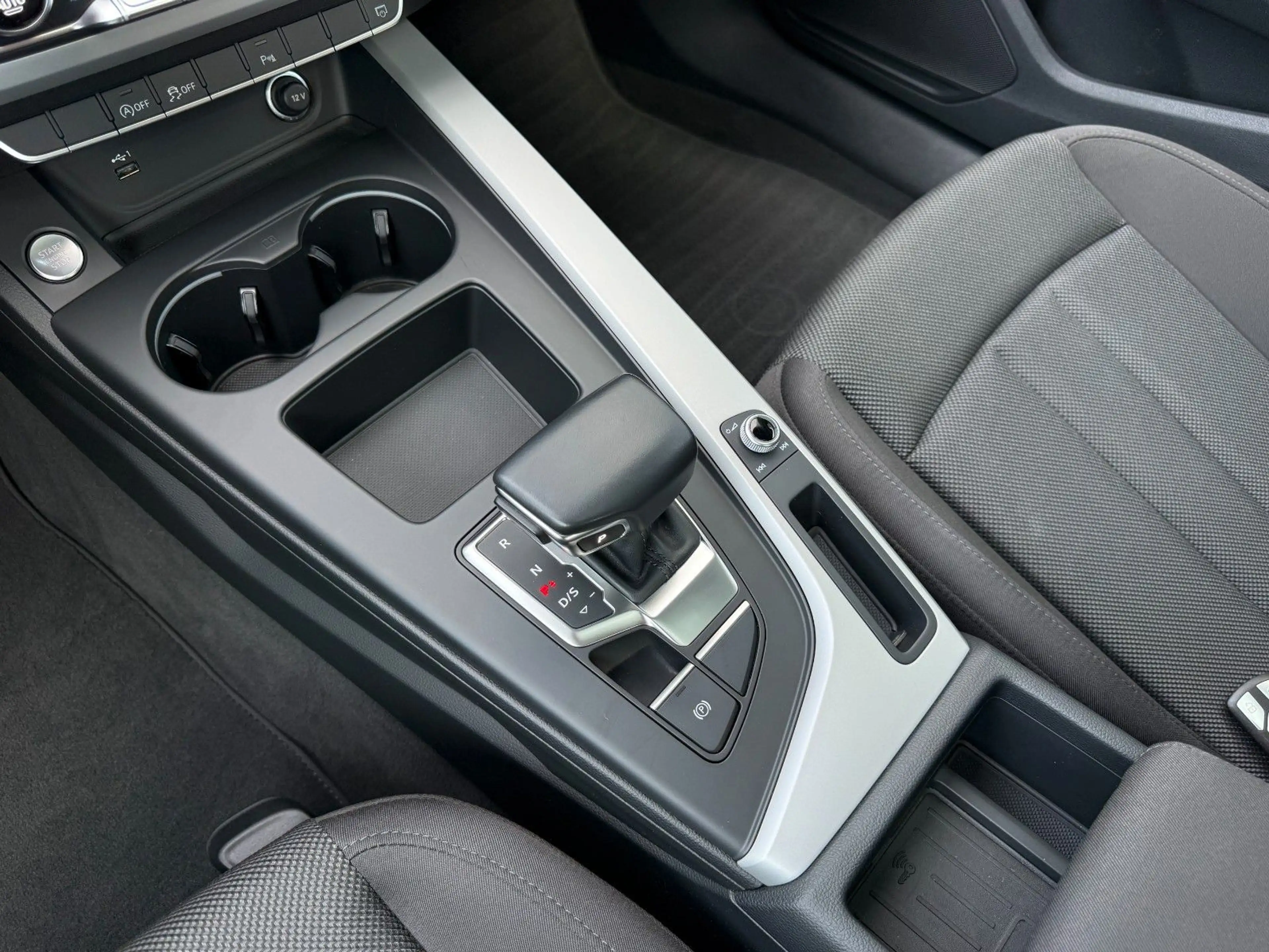 Audi A4 Lim. 30 TDI S tronic advanced|Schiebedach|DAB — photo 18