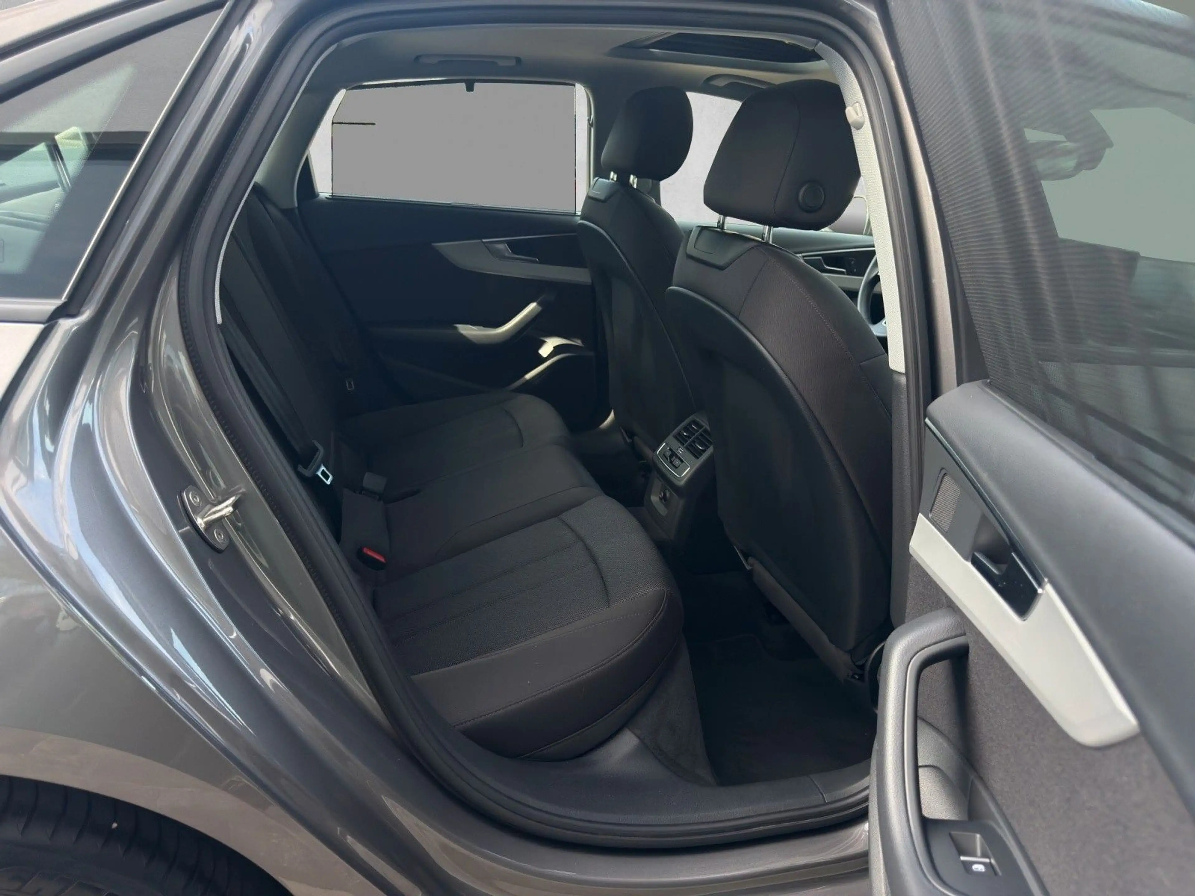 Audi A4 Lim. 30 TDI S tronic advanced|Schiebedach|DAB — photo 33