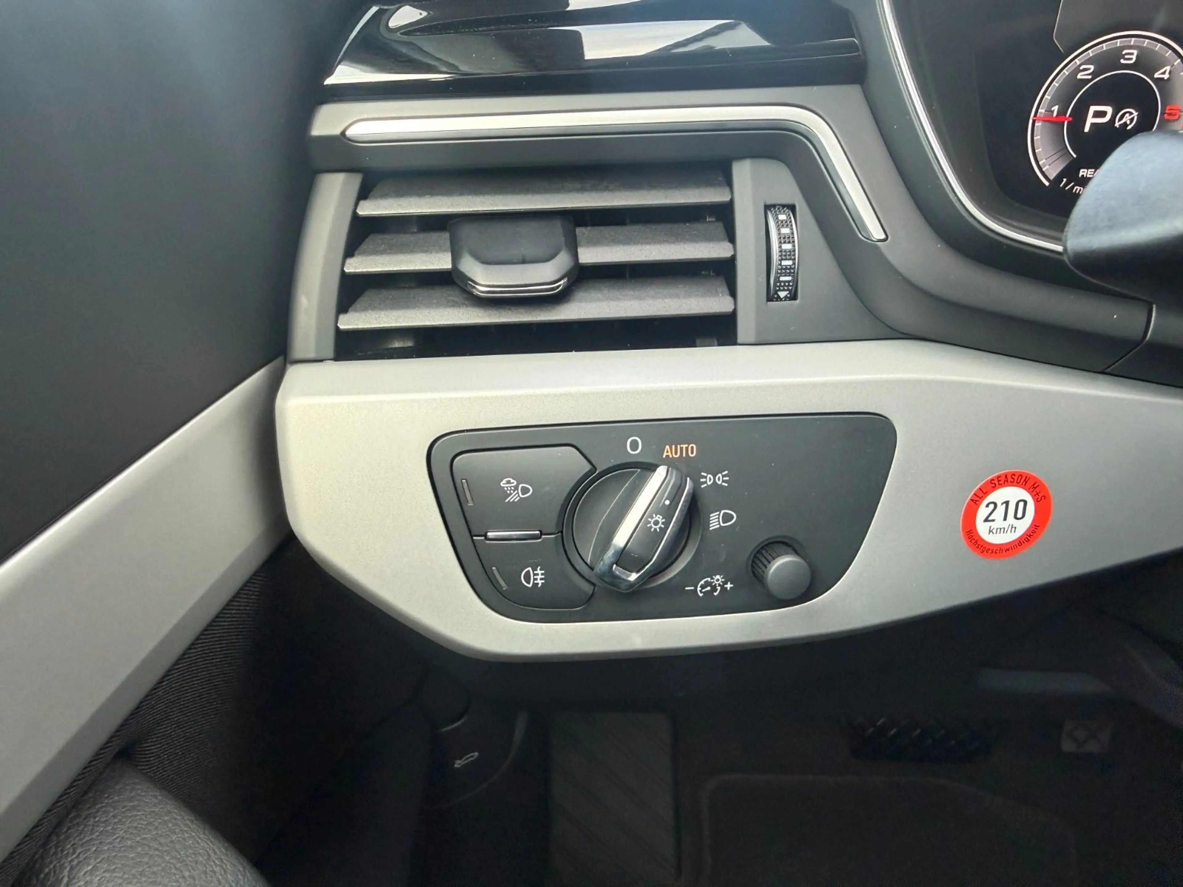 Audi A4 Lim. 30 TDI S tronic advanced|Schiebedach|DAB — photo 22