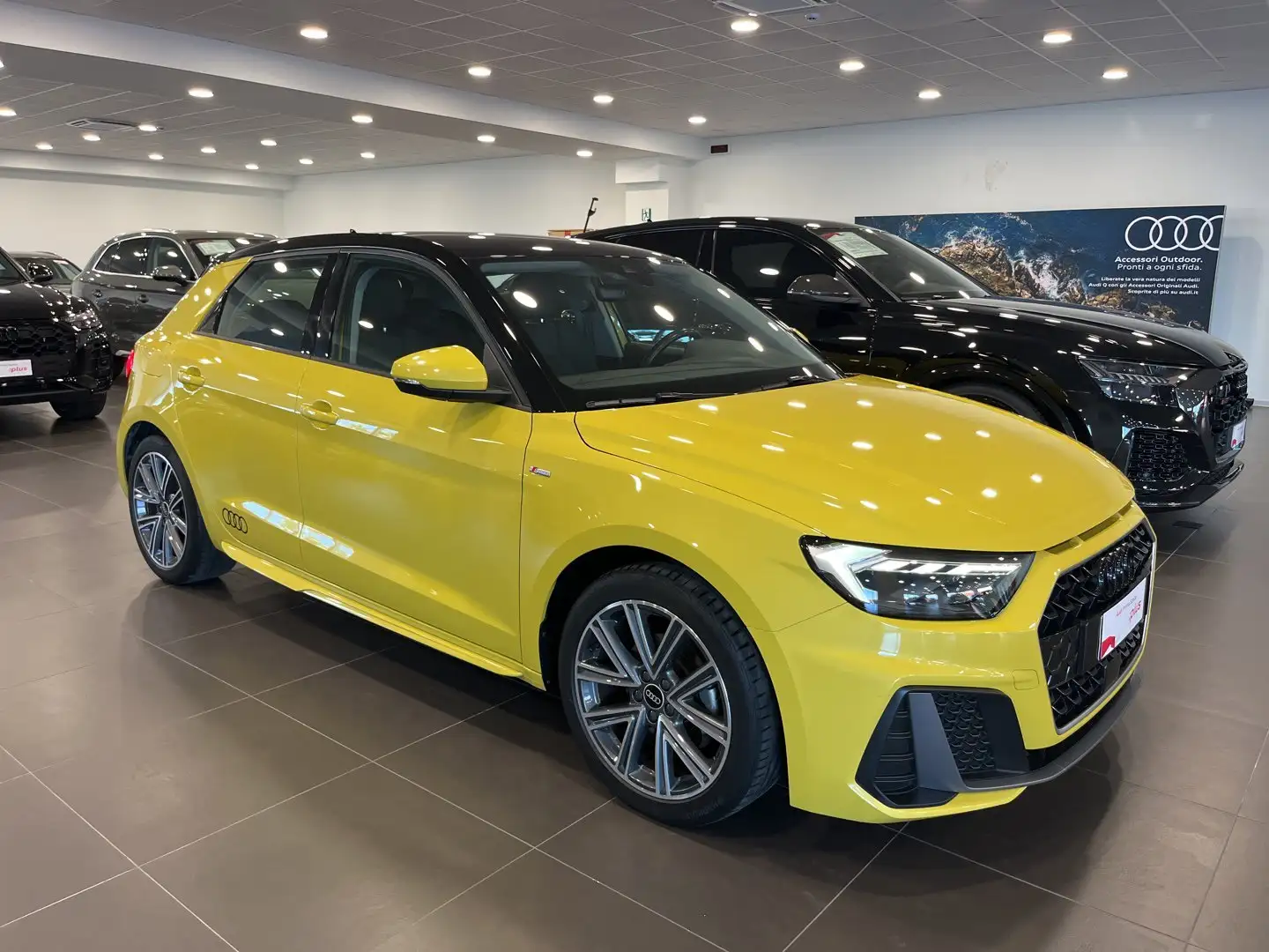 Audi A1 SPORTBACK 30 TFSI Identity Black Giallo - 2
