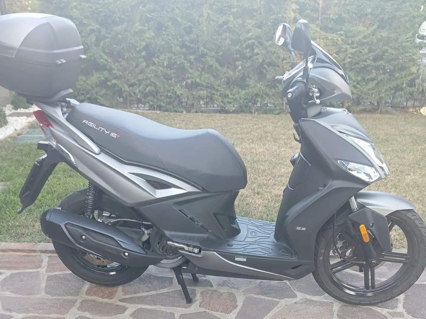 Kymco Agility 125 125i R16 + Grigio - 1