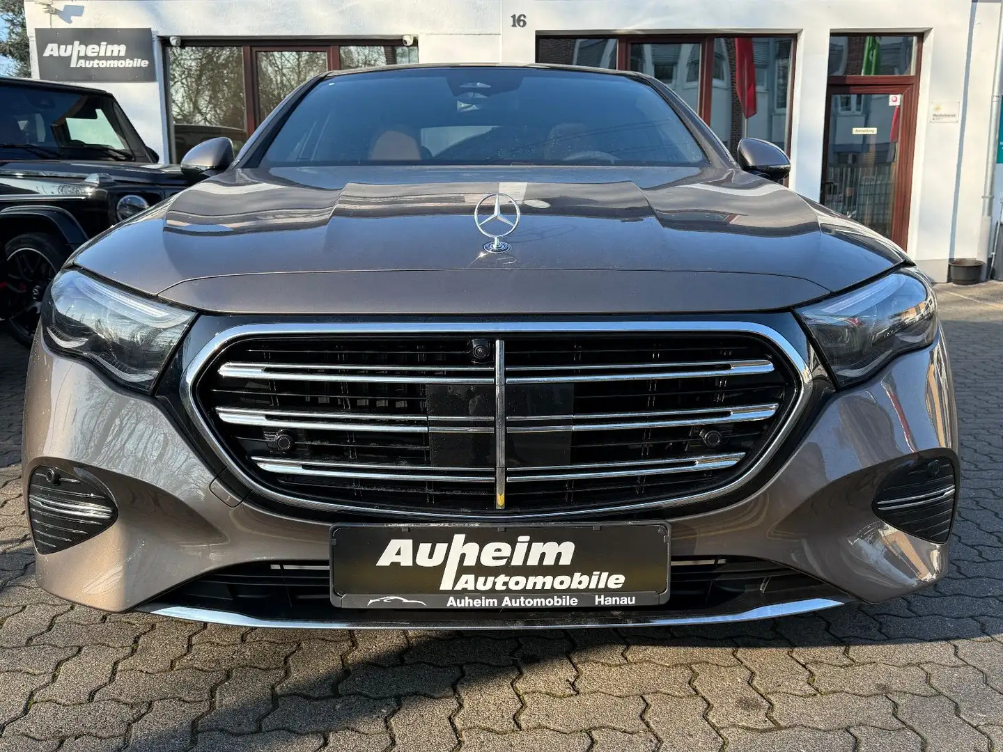 Mercedes-Benz E 200 Exclusive Premium *MY25 Brun - 2