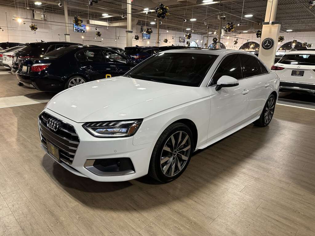 2023 Audi A4 Komfort 45 TFSI quattro — снимка 1