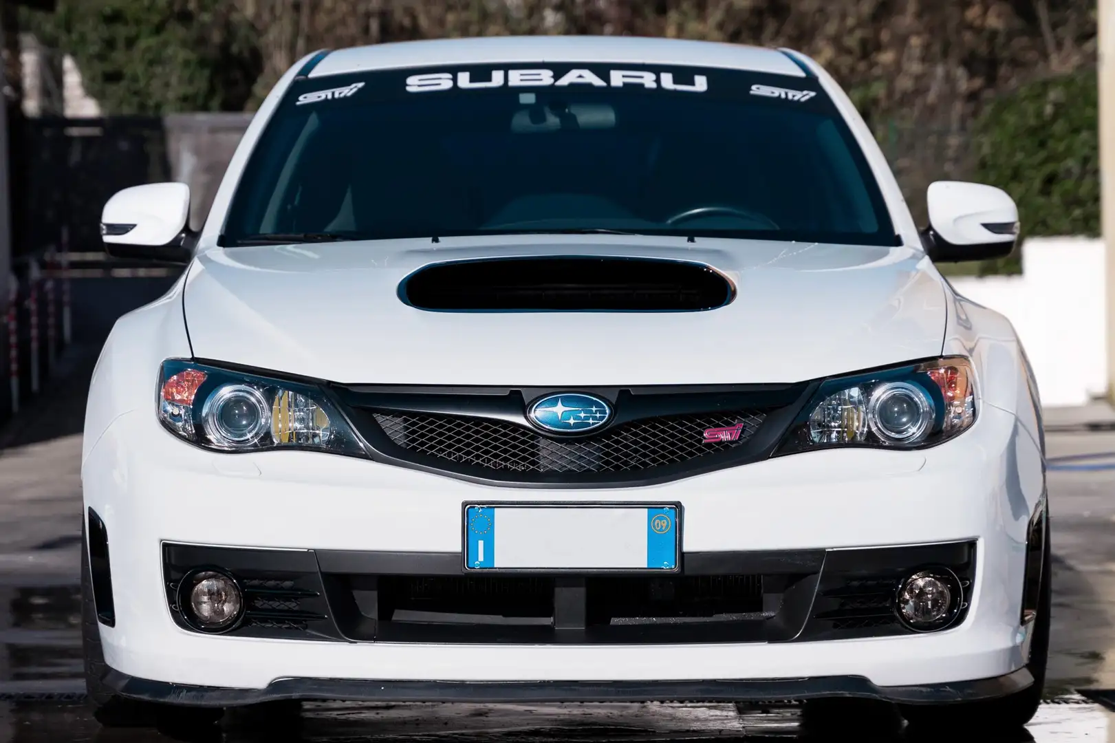 Subaru Impreza 2.5t WRX Sti 6mt White - 1