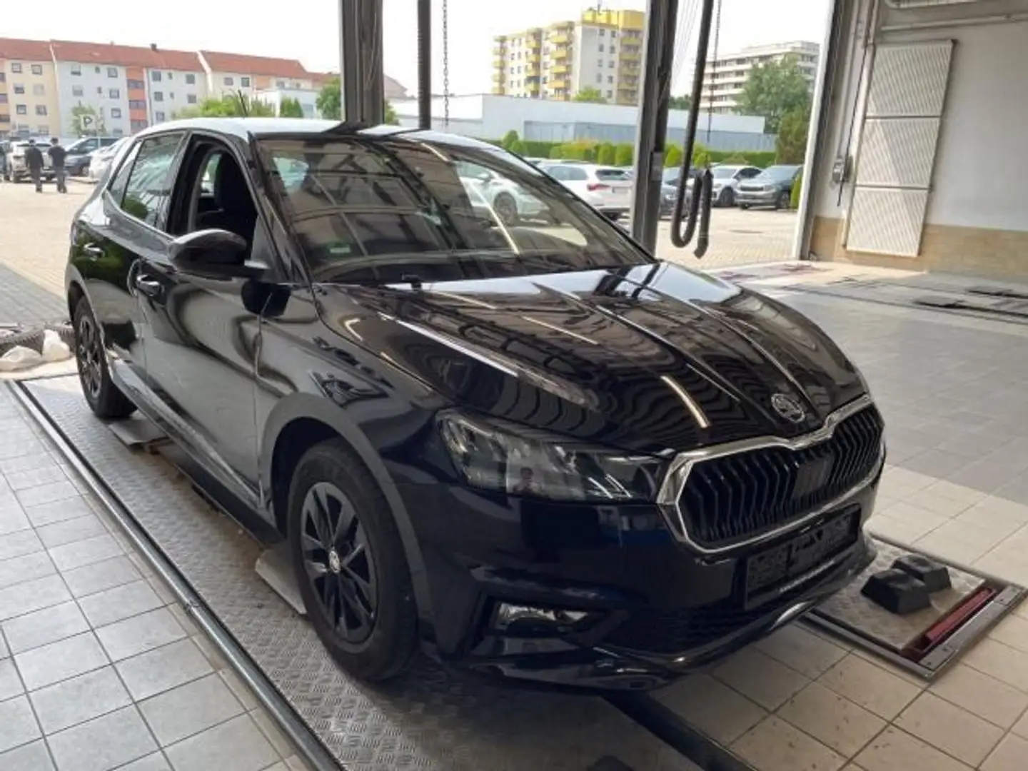 Skoda Fabia 1.0 TSI AMBITION LED SMART-LINK SITZHZ LM1 Schwarz - 2