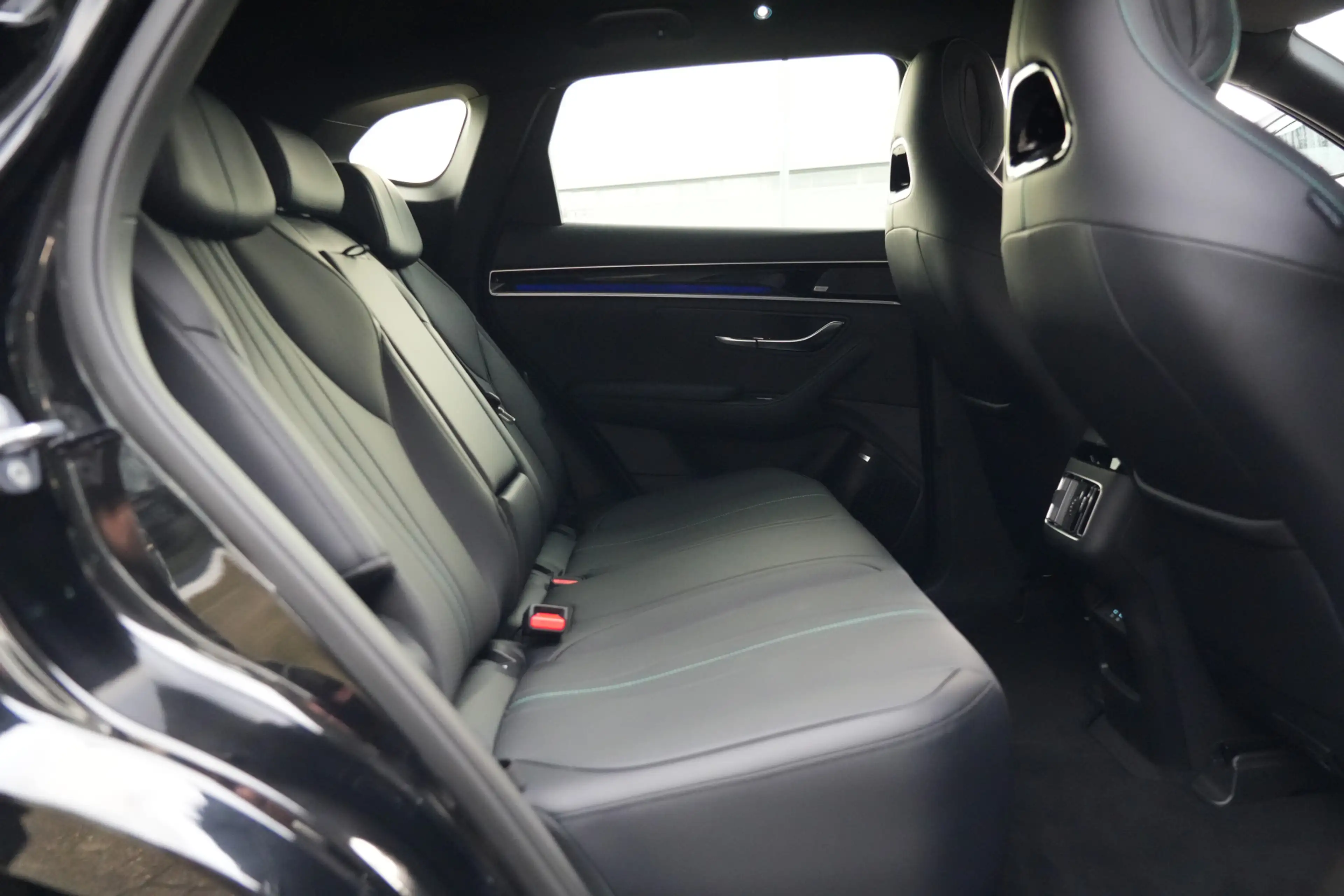 BYD Seal U 1.5 DM-i FWD PHEV Boost 218pk Panoramadak/Stoelver — photo 27