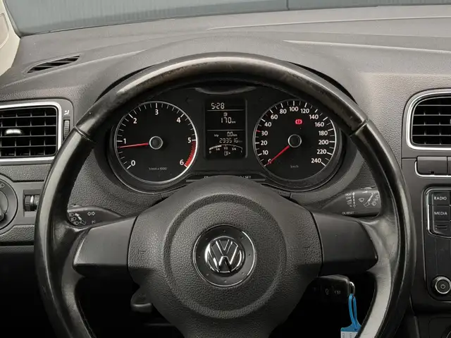 Volkswagen Polo view 23