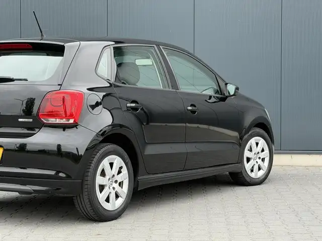 Volkswagen Polo view 5