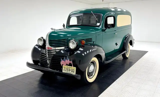 Dodge Autres VC Series 1/2 Ton Panel Truck