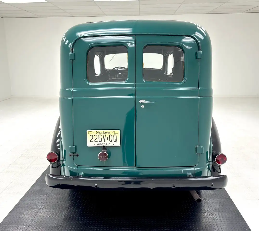 Dodge VC Series 1/2 Ton Panel Truck, foto 2