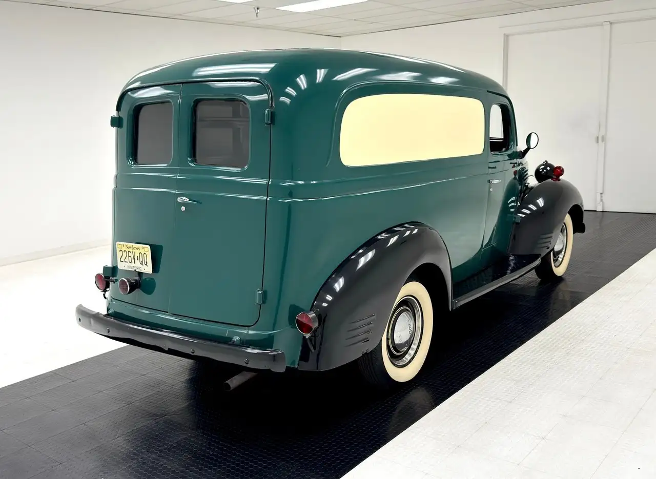 Dodge VC Series 1/2 Ton Panel Truck, foto 3