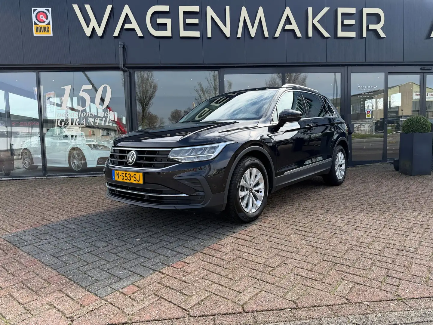 Volkswagen Tiguan 1.5 TSI Life Business AUT|ACC|NAV|Stoelvw Schwarz - 1
