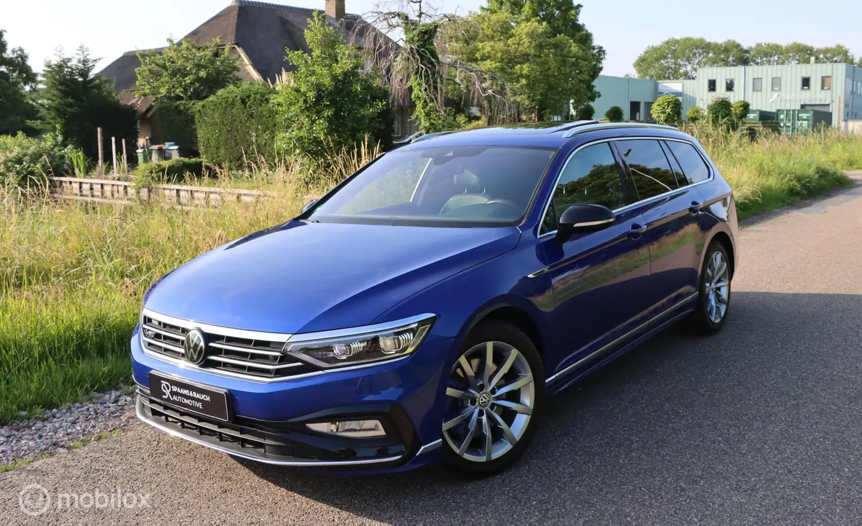 Volkswagen Passat Variant 2.0 TSI 4Motion / R-Line / Pano Bleu - 1