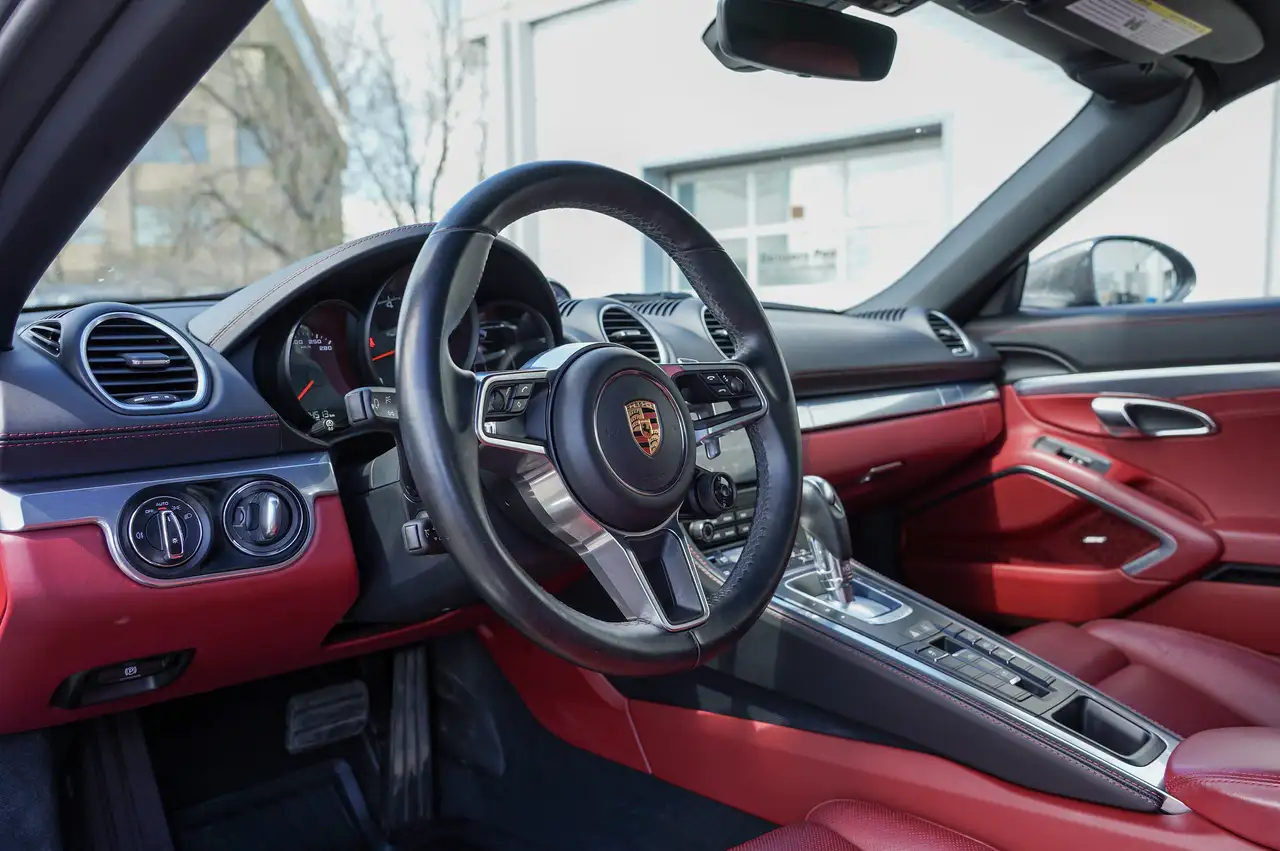 Porsche 718 Boxster снимка Porsche 718 Boxster