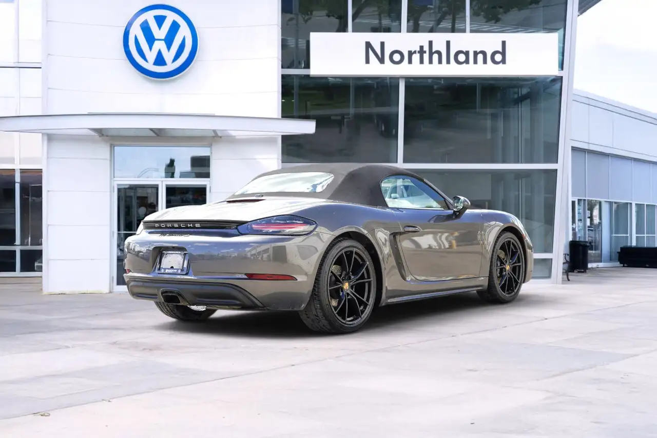 Porsche 718 Boxster снимка Porsche 718 Boxster