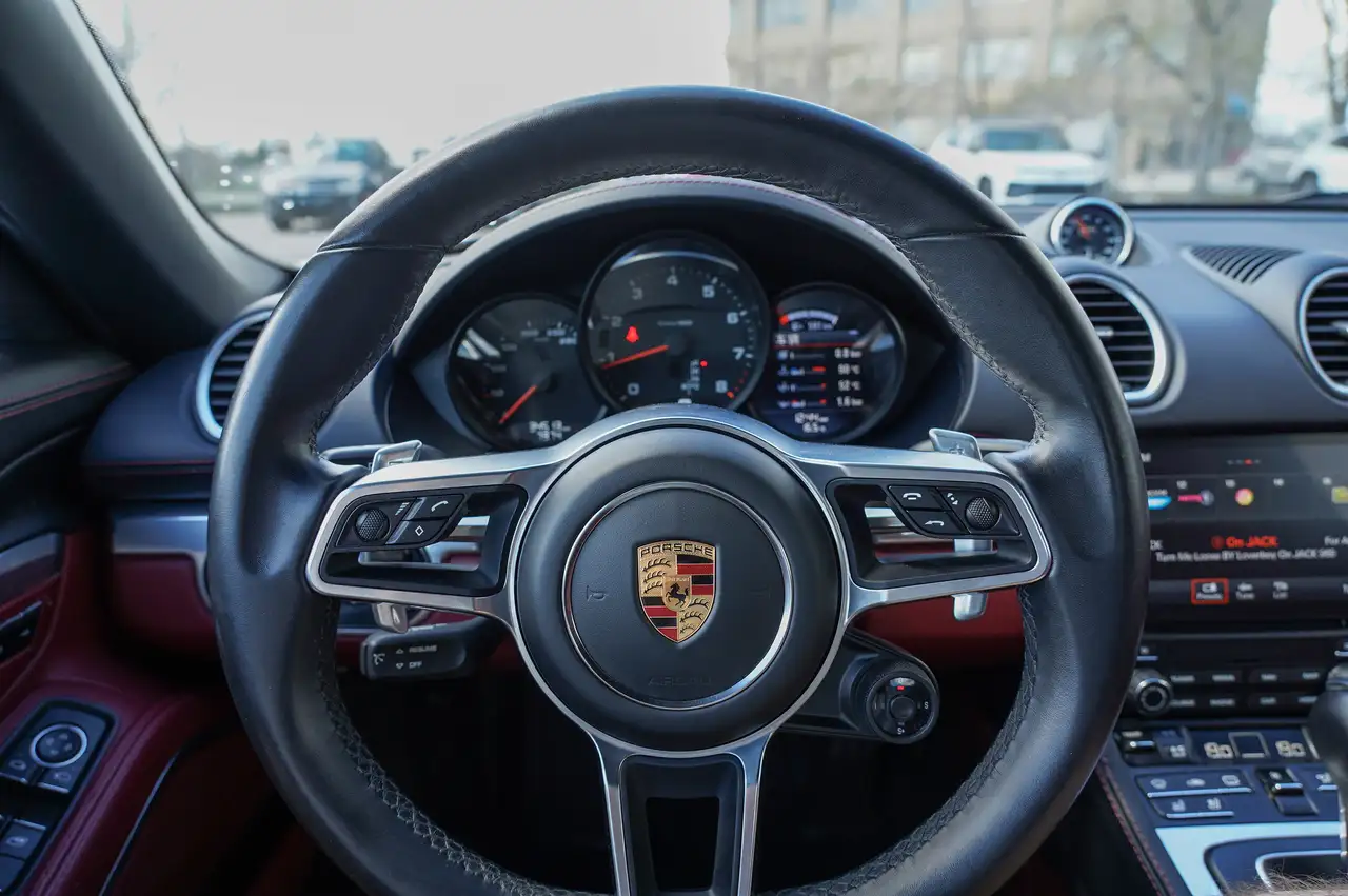 Porsche 718 Boxster снимка Porsche 718 Boxster