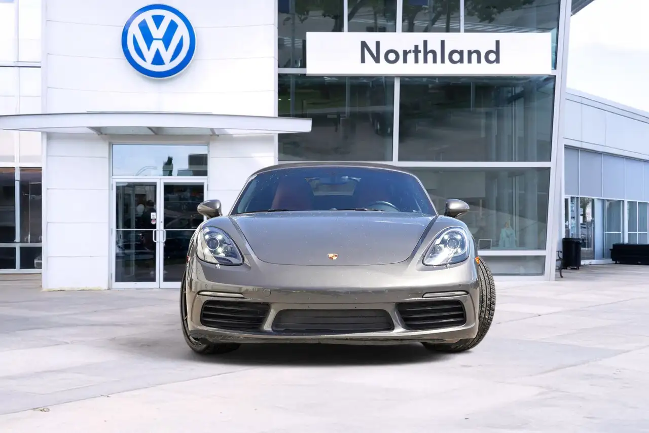 Porsche 718 Boxster снимка Porsche 718 Boxster