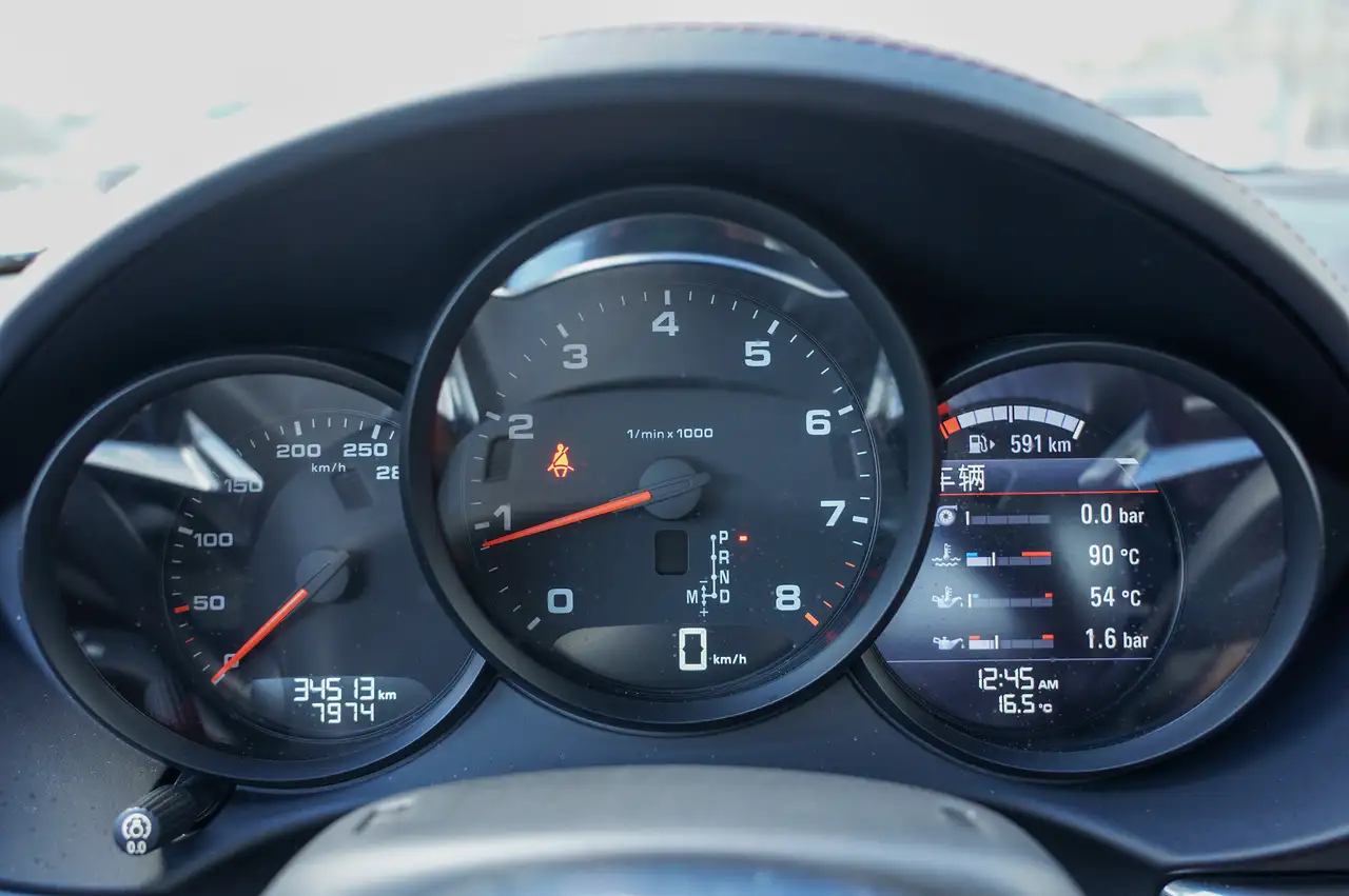 Porsche 718 Boxster снимка Porsche 718 Boxster
