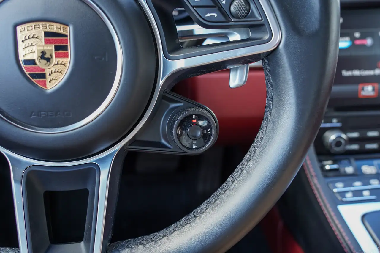 Porsche 718 Boxster снимка Porsche 718 Boxster