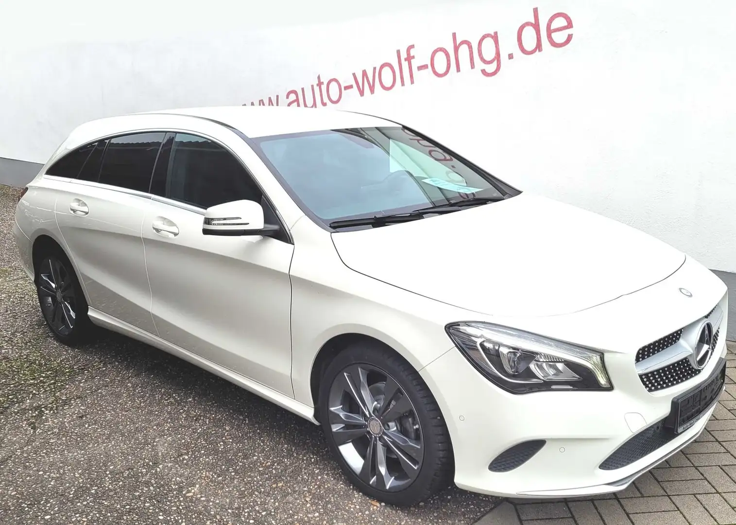Mercedes-Benz CLA 180 7G-DCT, LED, Navi... Weiß - 1