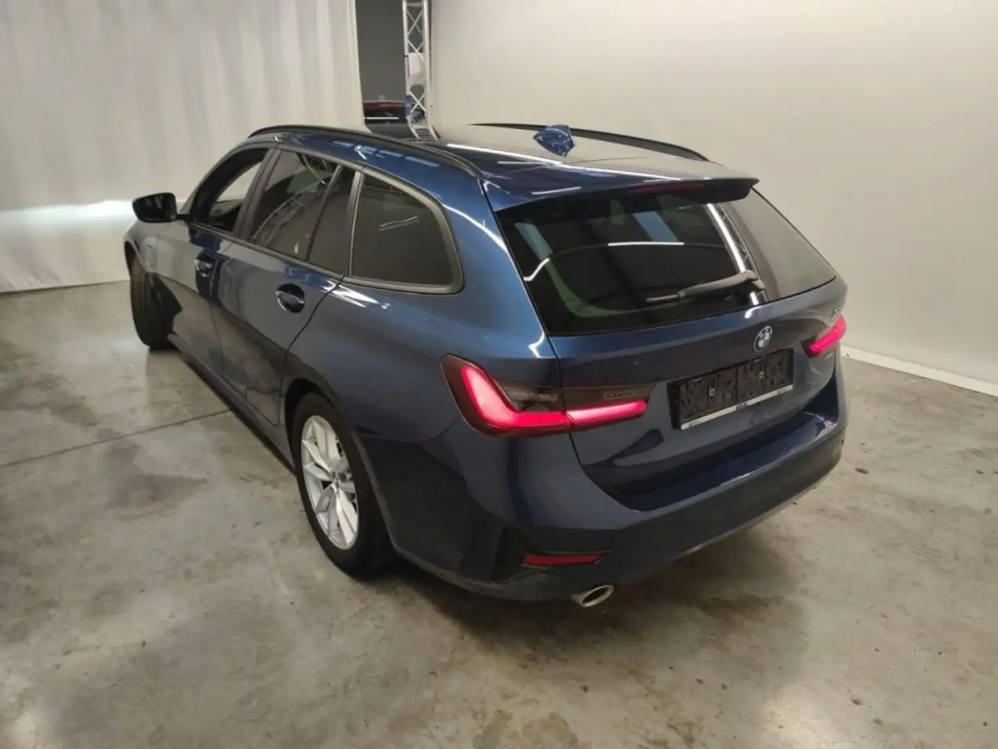 BMW 330 330e xDrive Touring - 2
